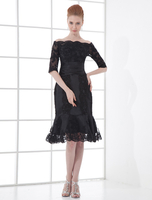 Robe sublimée de cocktail noire de col bateau avec dentelle
