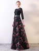 Robe subtenue de bal A-ligne en tulle noir col bateau avec ceinture longueur plancher