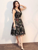 Robe subtenue de bal A-ligne en tulle noir col V avec dentelle longueur genou