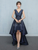 Robe subtenue de bal A-ligne Tissu de satin bleu marine foncé col V avec perles asymétrique