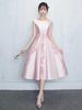 Robe subtenue de bal A-ligne Tissu de satin col rond avec applique longueur mollet