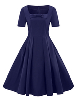 Robe trapèze vintage des années 1950 à manches courtes et à encolure carrée