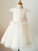 Robes cortège enfant bijou cou dentelle manches courtes longueur au genou princesse silhouette ceinture ceintures formelles enfants robes de reconstitution historique