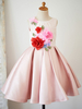 Robes cortège enfant bijou cou dentelle sans manches longueur au genou princesse silhouette satin fleur enfants robes de soirée sociales