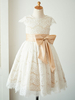 Robes cortège enfant bijou cou satin tissu manches courtes longueur au genou princesse silhouette arcs enfants robes de soirée
