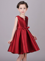 Robes cortège enfant Conçu Décolleté Tissu Satin Sans manches Longueur au genou Princesse Silhouette Arcs Enfants Robes de soirée sociale