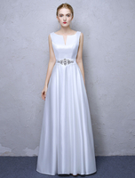 Robes de bal blanches Robe longue formelle en satin Encolure crantée Décolleté en strass Longueur de plancher en mousseline de soie
