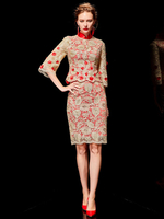 Robes de cocktail Bodycon Lace Manches moitié Peplum Champagne Stand collier mère de la robe de mariée