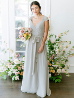Robes de demoiselle dhonneur A-ligne col en V manches courtes dos nu longueur de plancher en mousseline de soie gris clair robes formelles