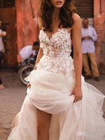 Robes de mariée 2022 une ligne longueur au sol sans manches perlée robes de mariée de cou de chérie