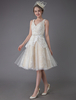 Robes de mariée courtes en dentelle col en v sans manches ceinture
