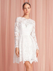 Robes de mariée courtes longueur genou col bijou manches longues coupe trapèze taille naturelle dentelle robe de mariée courte
