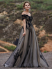 Robes de mariée fidèles noires dentelle a-ligne manches courtes taille naturelle dentelle Court Train robe de mariée