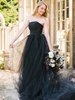 Robes de mariée fidèles noires Polyester princesse Silhouette sans manches à plusieurs niveaux avec robe de mariée train