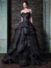 Robes de mariée gothique en satin Robe de princesse silhouette sans manches Robe royale Robe de mariage