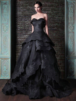 Robes de mariée gothique en satin Robe de princesse silhouette sans manches Robe royale Robe de mariage