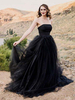 Robes de mariée gothiques loyales noires A-ligne sans manches en polyester avec robe de mariée en train