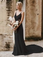 Robes de mariée gothiques sirène tissu satiné sans manches avec robe de mariée train