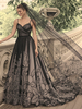 Robes de mariée noires à grande taille en dentelle à bretelle boutonné sur dos à grande traîne