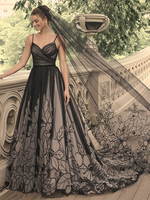 Robes de mariée noires à grande taille en dentelle à bretelle boutonné sur dos à grande traîne