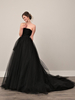 Robes de mariée noires A-ligne sans bretelles en taffetas plissé tulle train chapelle robe de mariée