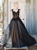 Robes de mariée noires A-ligne sans manches dos nu en dentelle de tulle avec train robe de mariée gothique
