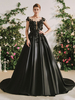 Robes de mariée noires A-ligne sans manches taille naturelle dentelle satin tissu avec robe de mariée train