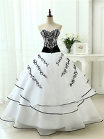 Robes de mariée noires Robe de princesse silhouette sans manches en dentelle organza à traîne Robe de mariage
