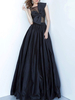 Robes de mariée noires une ligne sans manches dos nu arcs polyester fermeture éclair avec train robe de mariée