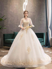 Robes de mariée princesse Tulle Illusion Décolleté en dentelle Applique demi-robe de mariée avec Train