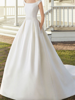 Robes de Mariée Vintage Avec Traîne Décolleté Sans Manches Robe de Mariage En Tissu Satiné