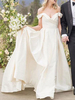 Robes de mariée vintage hors de lépaule sans manches taille naturelle tissu en satin tribunal train Sash robe de mariée