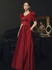 Robes de Soirée Longues en Satin Femmes avec Manches Courtes Amples à Col Carré avec Dos Nu Coupe Cintrée Décors avec Noeud Bas Evasée Unicolore Robes de Princesse Bordeaux