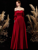 Robes de Soirée Longues en Satin Femmes avec Manches Longues Amples avec Epaules Dénudées avec Dos Nu à Lacets Coupe Cintrée Bas Evasée Unicolore Robes de Princesse Bordeaux