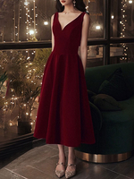 Robes de Soirée Mi-longues Femmes avec Bretelles à Col V Coupe Cintrée Bas Evasée Unicolore Bordeaux
