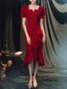 Robes de Soirée Mi-longues Femmes avec Manches Courtes Amples à Col Carré Coupe Cintrée Fente Latérale Bas Volants Unicolore Bordeaux