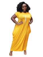Robes droites jaune manches courtes lettres imprimées décontracté plissé col bijou robe tunique asymétrique