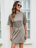 Robes droites Jolie robe taupe à col bijou à manches mi-longues à lacets en polyester stretch