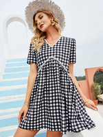 Robes droites Robe tunique moderne surdimensionnée en polyester plissé à encolure en V noire à motif à carreaux