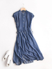 Robes maxi bleu profond sans manches col montant boutons robe longue en polyester en couches