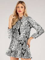 Robes Moulantes Femmes Courtes Imprimés Serpentines à Col Rond à Lacets avec Manches Longues Coupe Cintrée Bicolores