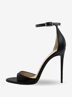 Sandales à talons noirs à bout ouvert et bride à la cheville