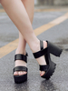 Sandales à talons Sandales Talon épais noir Bout carré Or Synthétique Cuir