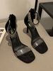 Sandales à talons Talon aiguille noir Bout carré en cuir verni Bride à la cheville
