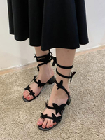Sandales à talons Talon bottier noir Bout carré Nubuck Talons à lacets