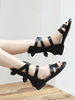 Sandales Gladiator noires Sandales plates en cuir Synthétique à bout carré