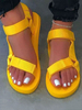 Sandales Plates Femmes à Cuir Synthétique avec Bout Ouvert avec Boucle Bicolores