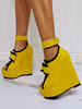 Sandales sexy pour femmes; sandales à talons compensés à bout ouvert en micro daim jaune