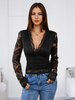 T-shirt à manches longues en dentelle noire à découpes superposées et col en V pour femme
