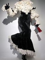 Tenues gothiques Lolita en dentelle noire à volants et blocs de couleurs haut à manches longues et jupe